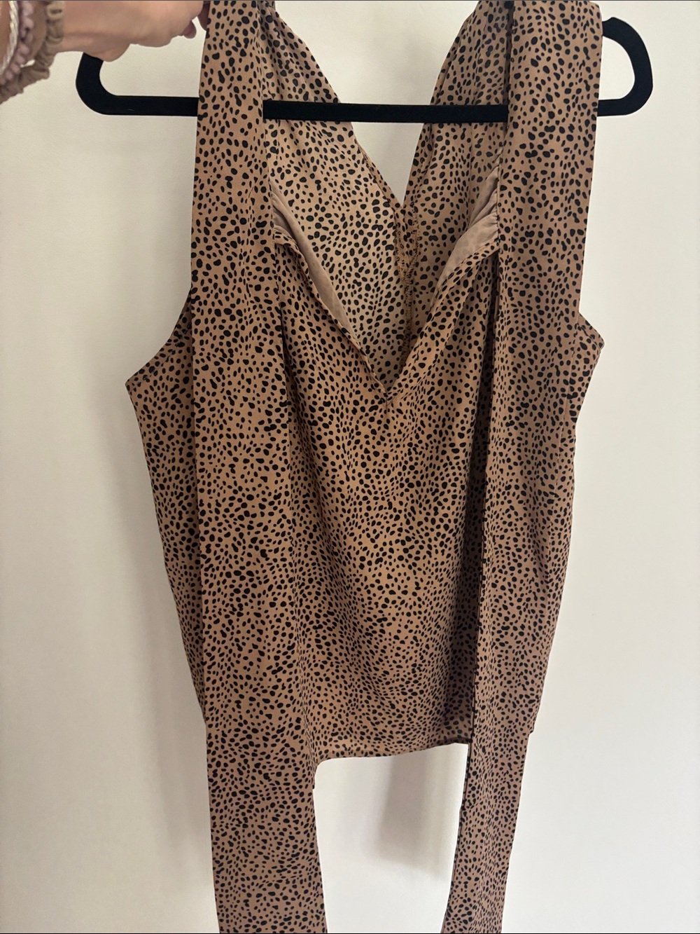 Sleeveless V-Neck Leopard Print Top in Tan
